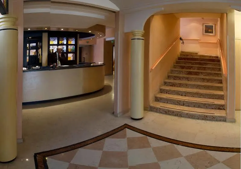 Hotel Garibaldi Mestre 3*,  Italy