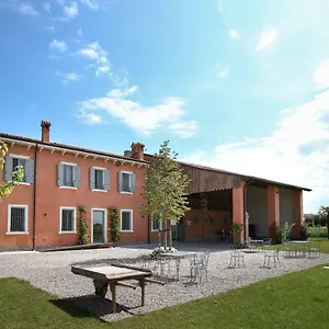 https://corte-reginella.it-lombardy.com