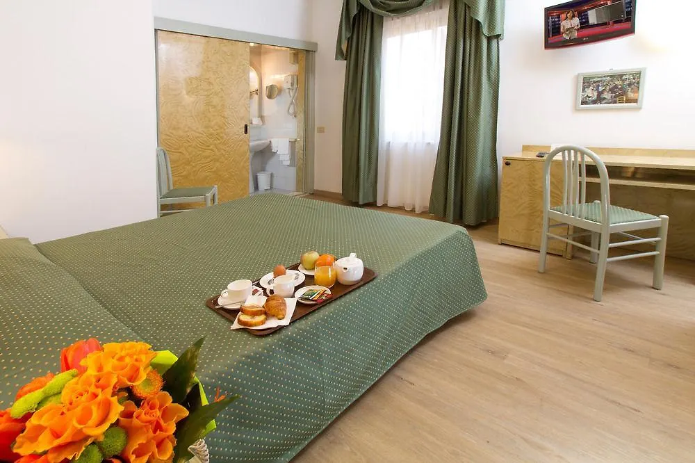 ***  מסטרה Hotel Garibaldi איטליה